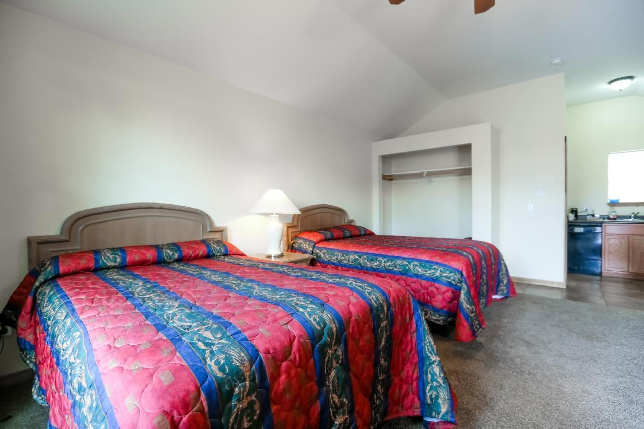 Brush Country Lodge Плезантон Экстерьер фото